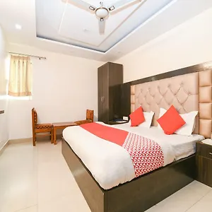 Oyo 14721 Vishesh Continental 2*, Delhi (National Capital Territory of India) India